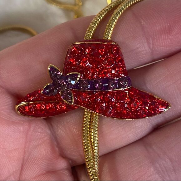 Vintage Red Hat Adjustable Lariat Necklace Rhinestone Pendant Gold Tone Necklace - Picture 6 of 7